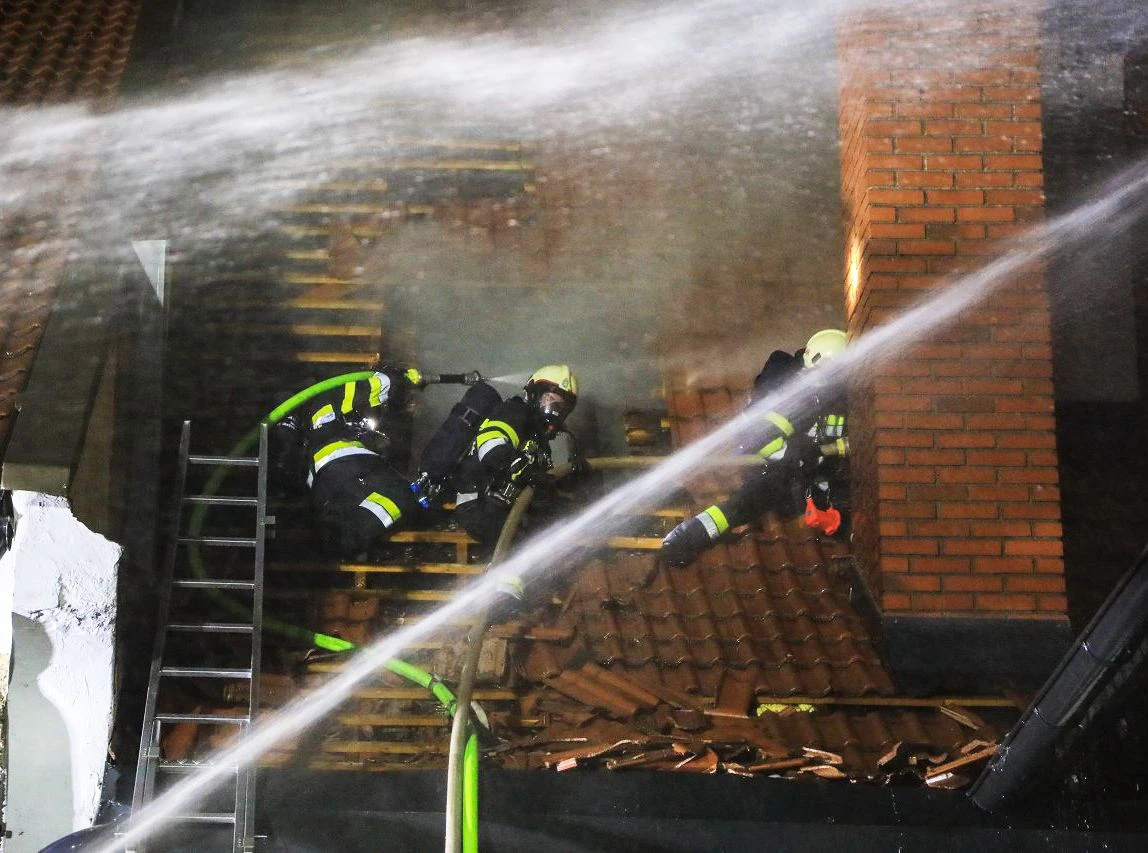 Am Wohnhaus entstand durch den Vollbrand ein enormer Schaden.