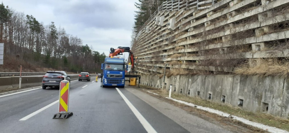 Stützmauer an der S6 sank leicht ab.