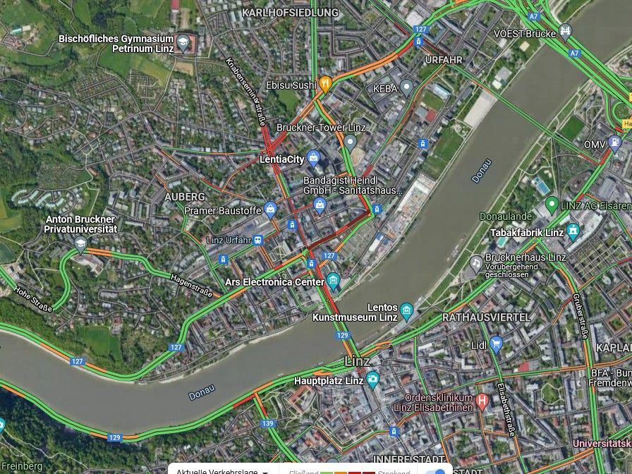 Das Google-Bild zeigt es deutlich: Um kurz nach 13 Uhr, als der Demo-Zug durch Urfahr ging, gab es dort erste Staus. Google zeigt Staus in roter Farbe, Stellen an denen man problemlos vorwärts kommt sind grün.