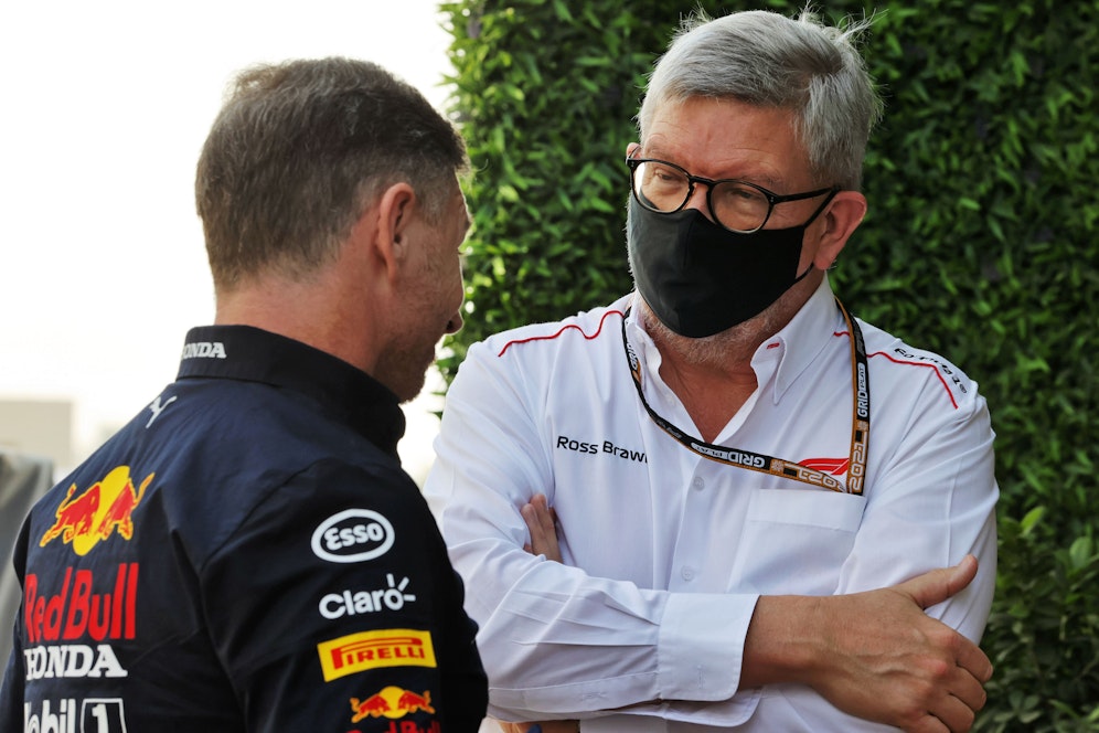 Ross Brawn will in der kommenden Saison den Funkverkehr zum Rennleiter unterbinden. 