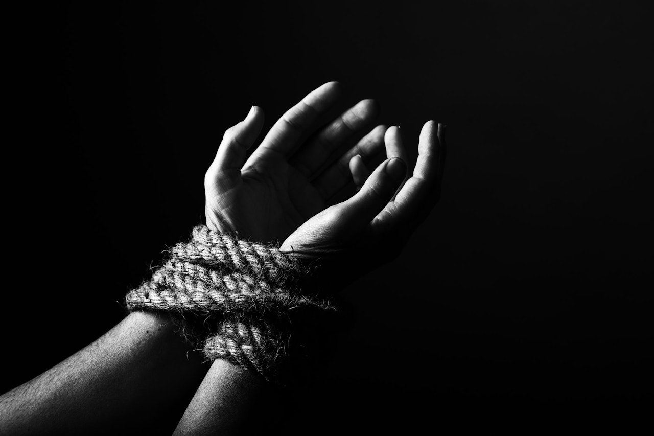 Heute.at - Mann hackt Frau Hände ab – ganzes Land muss nun zahlen