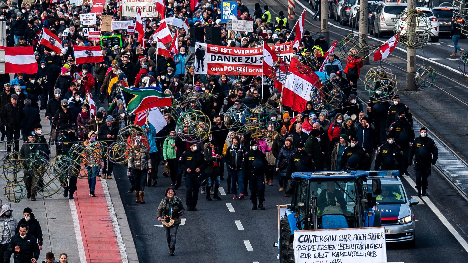 Bis zu 4.000 Menschen zogen stundenlang durch Linz.