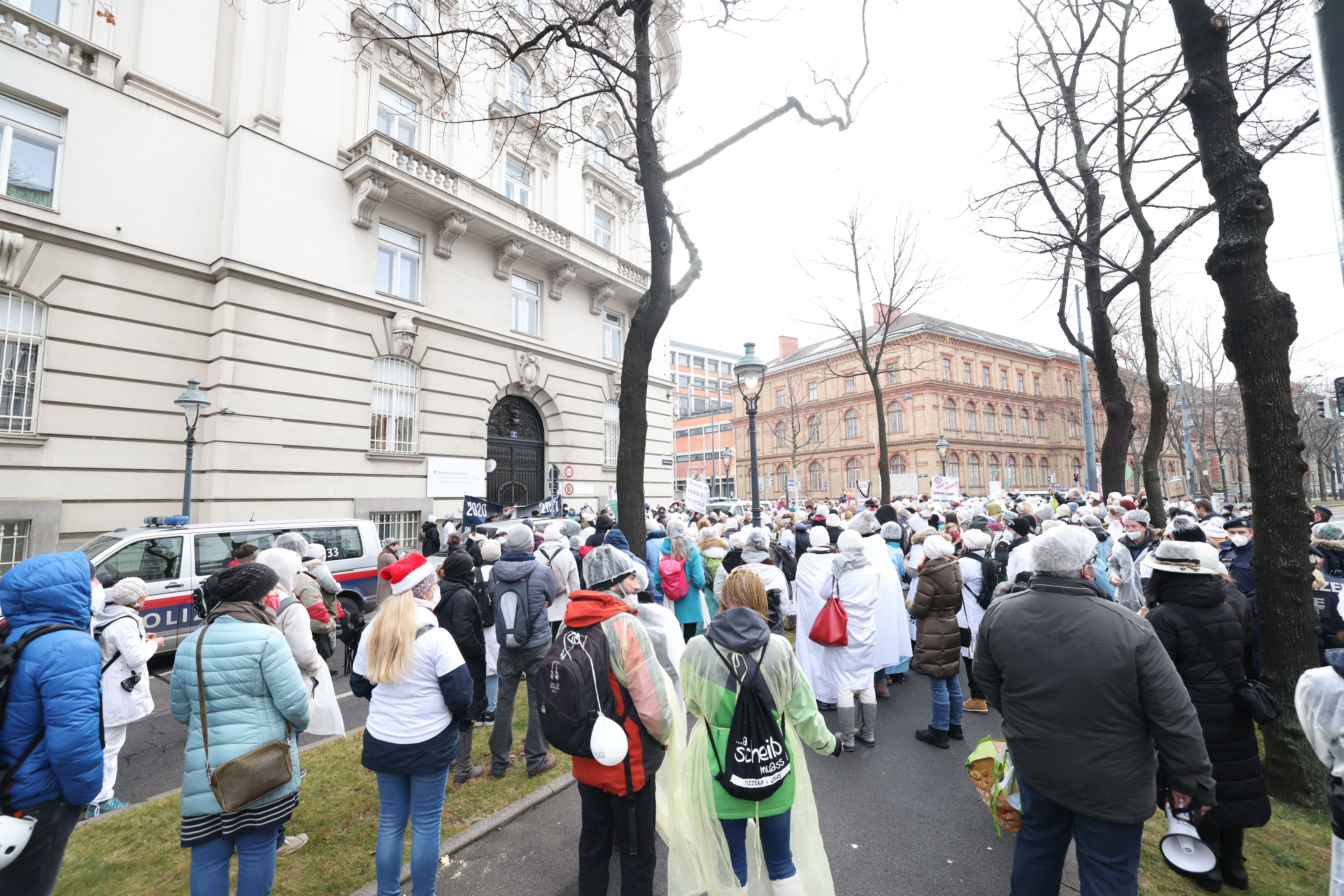 Illegale Corona-Demo gegen die Impf-Pflicht in der Wiener City. (Symbolbild)