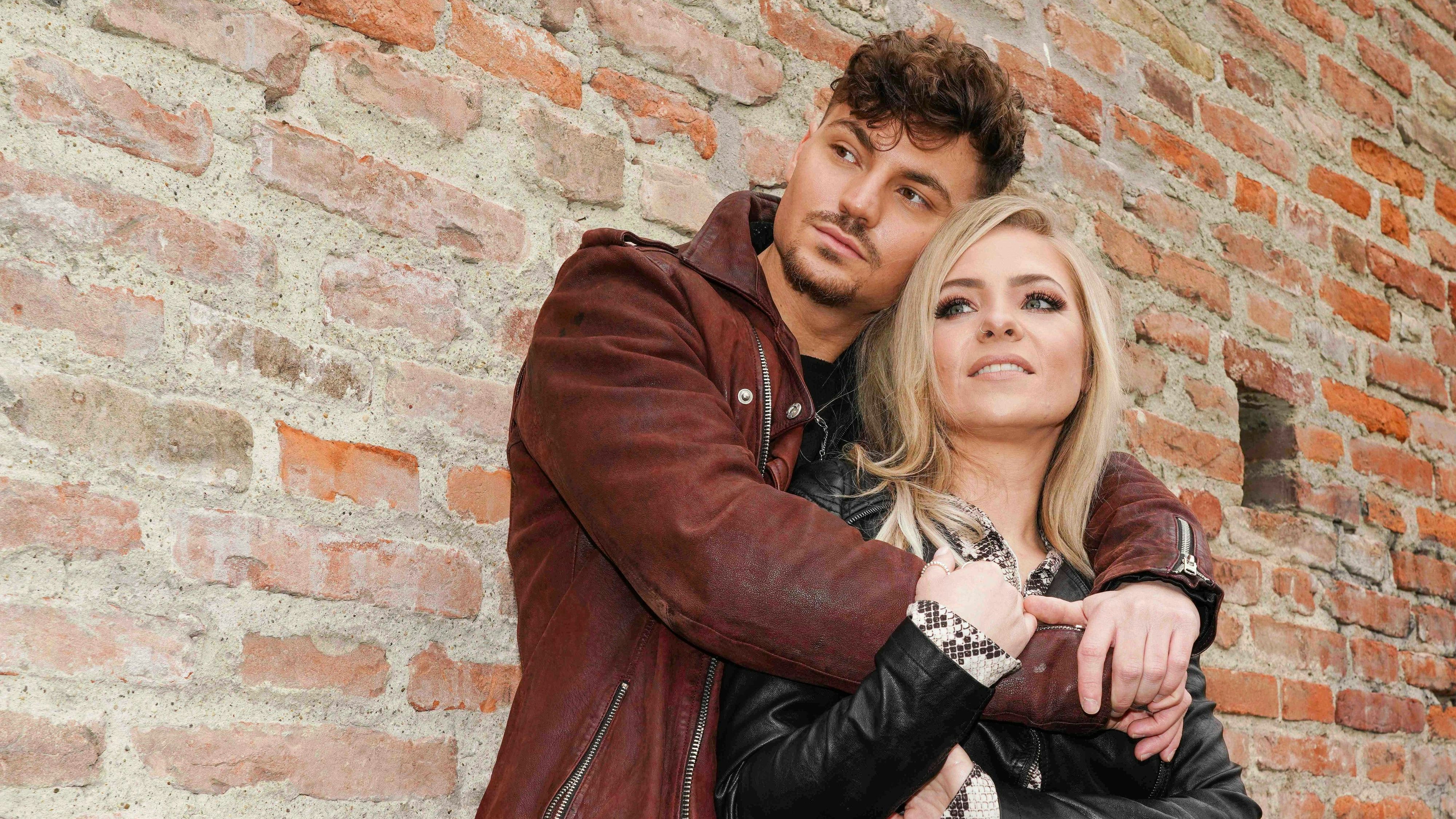 Download von www.picturedesk.com am 16.12.2021 (18:28).  EXCLUSIVE Ein Spaziergang mit Marina Marx und Karsten Walter. / Marina Marx zeigt ihre Heimatstadt Ulm mit dem romantischen und geschichtstraechtigen Fischerviertel, ihrer grossen Liebe Karsten Walter. Bereits seit Januar 2020 sind Beide ein Paar. Sie kann sich durchaus vorstellen, der Heimat Ulm, wegen Karsten den Ruecken zu zeigen und nach Berlin ziehen., Deutschland, Ulm, Fischerviertel, Baden Wuerttemberg,23.03.2021 - 20210323_PD11885 - Rechteinfo: Rights Managed (RM)