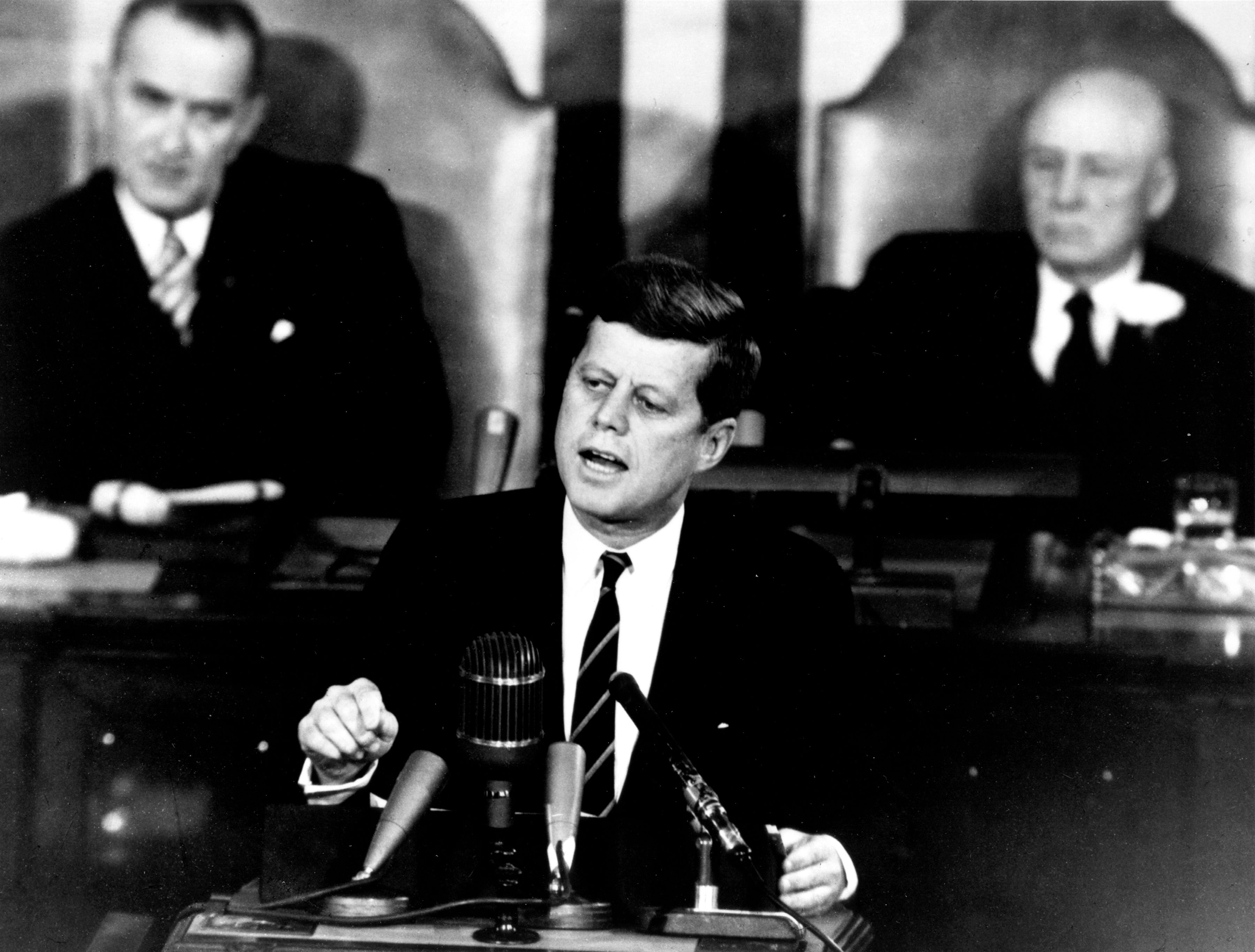58 Jahre nach der Ermordung von US-Präsident John F. Kennedy gab das FBI nun rund 1.500 Akten frei,