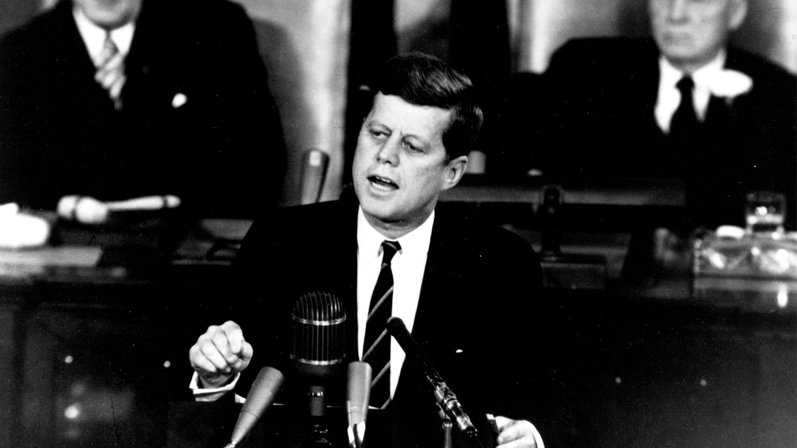58 Jahre nach der Ermordung von US-Präsident John F. Kennedy gab das FBI nun rund 1.500 Akten frei,