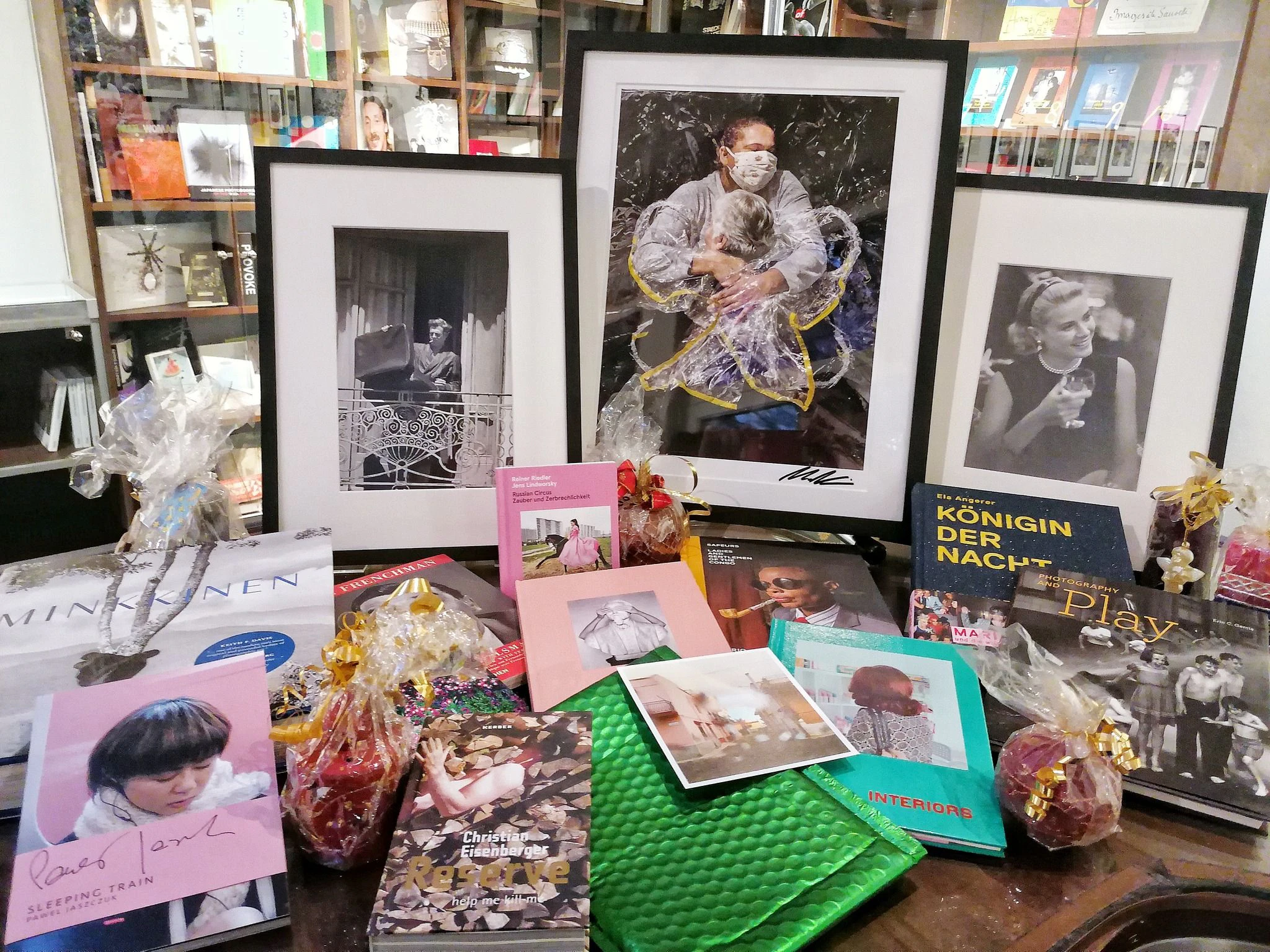 Am Weihnachtsmarkt im Fotomuseum "WestLicht" bekommt man Vintage-Prints, signierte Fotobücher und limitierte Prints.