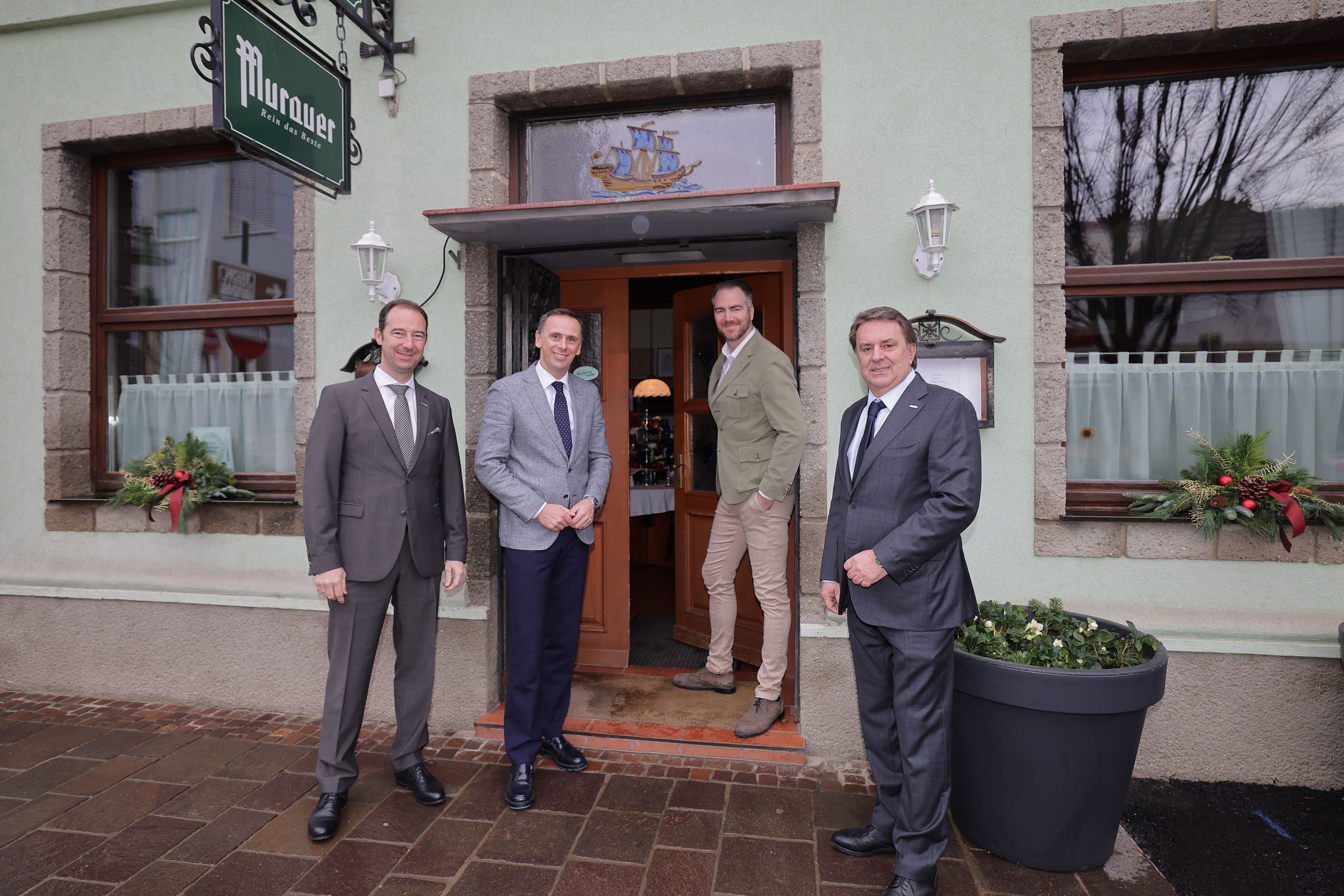 Spartenobmann Mario Pulker, Wirtschaftslandesrat Jochen Danninger, Wirtschaftskammer NÖ-Präsident Wolfgang Ecker, Thomas Baumgartlinger (Gasthaus zum Goldenen Schiff in Tulln) und Wirtschaftskammer NÖ-Präsident Wolfgang Ecker