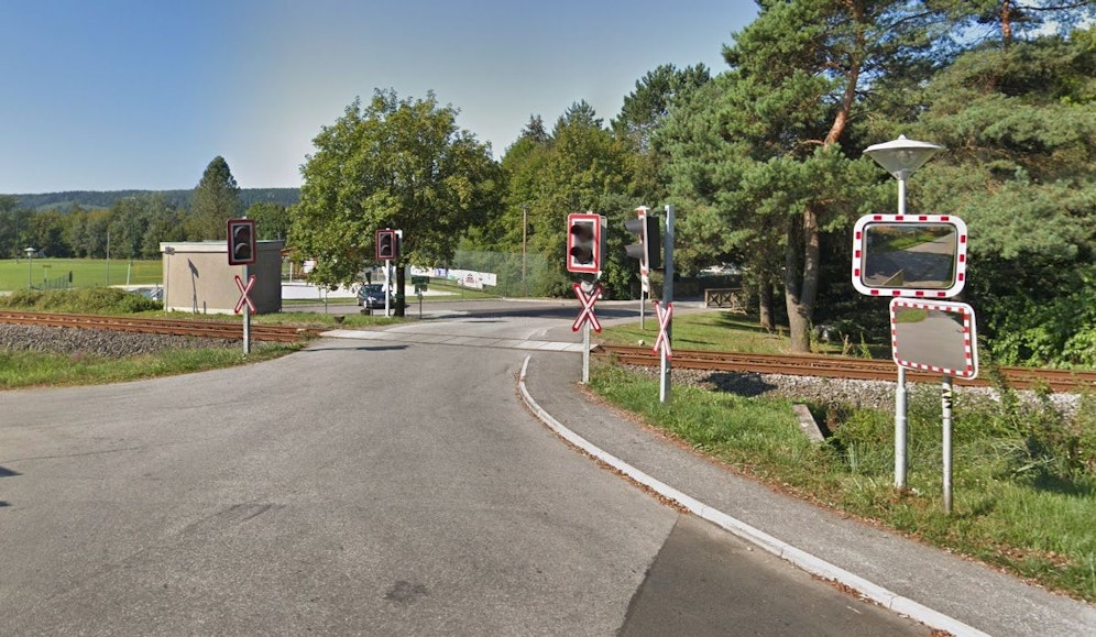 Der betreffende Bahnübergang ist nicht durch Schranken gesichert. 