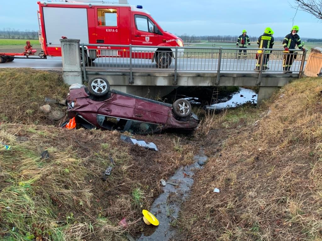Die Einsatzkräfte fanden nur den Wagen im Bach.