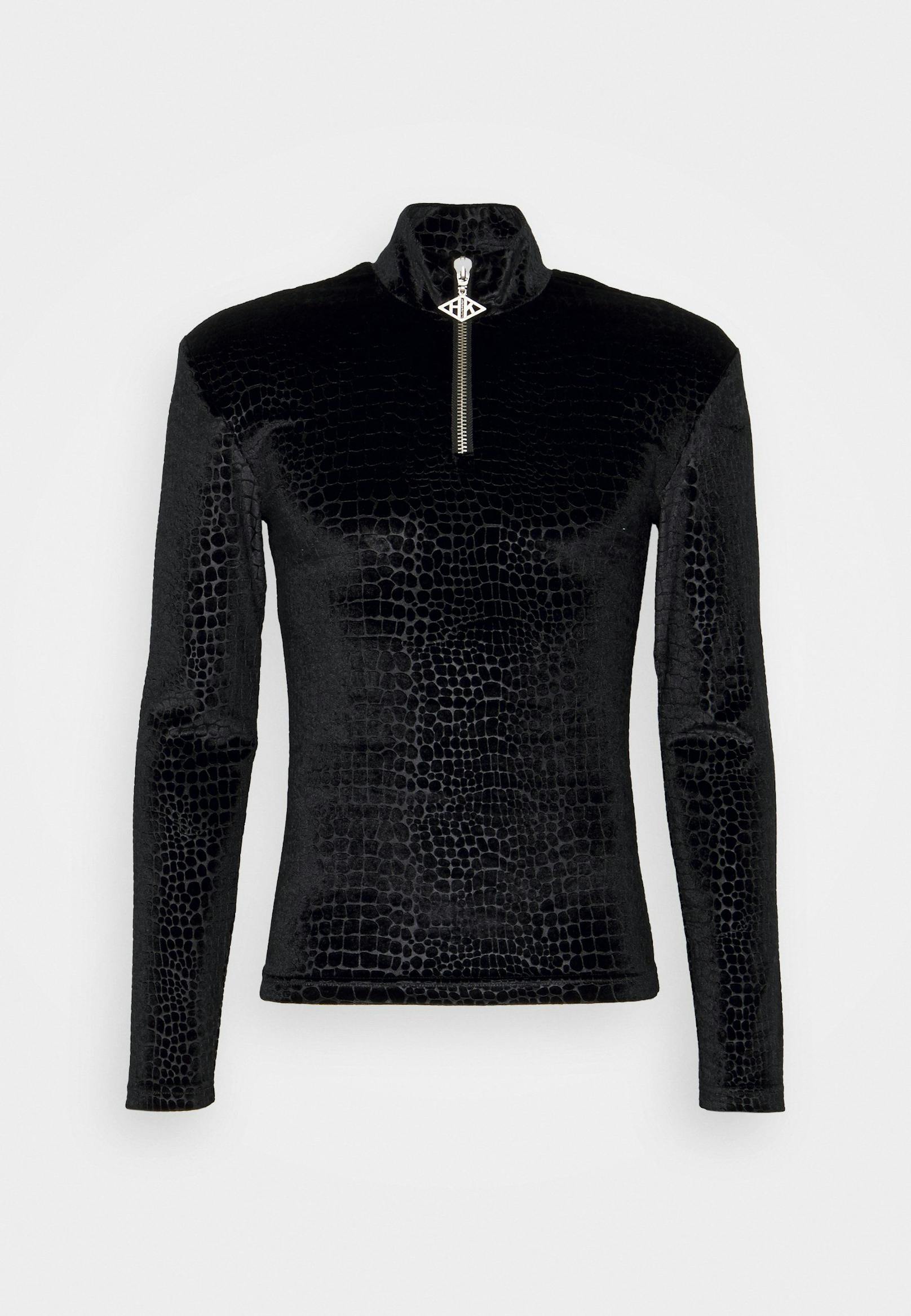 HALF ZIP SHARP LONG SLEEVE - Langarmshirt von&nbsp;Han Kjøbenhavn: <strong><a target="_blank" href="https://www.zalando.at/han-kjoebenhavn-half-zip-sharp-long-sleeve-langarmshirt-black-hk022s02r-q11.html">Jetzt im Online-Shop von Zalando</a></strong> um € 159,95 zu haben.