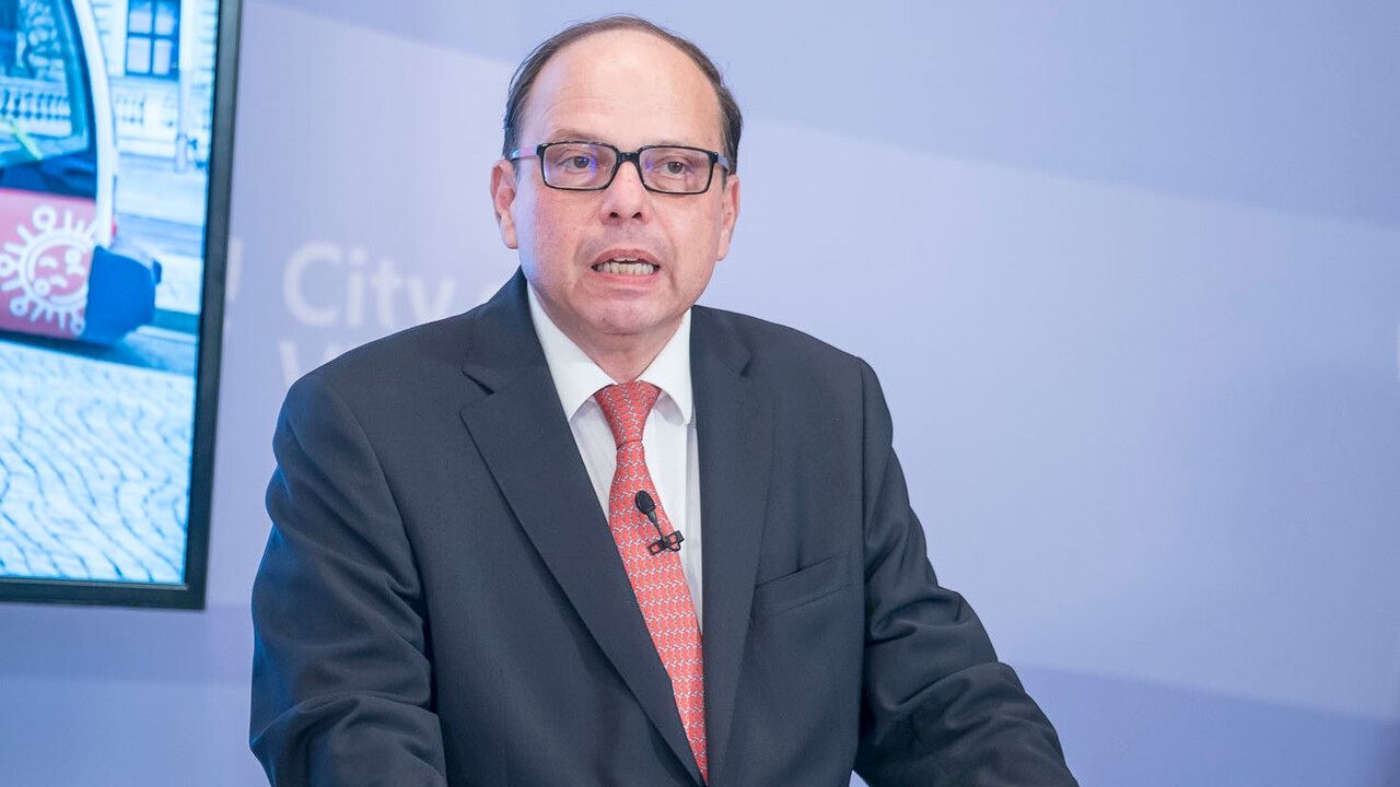 Ärztekammerchef Szekeres kritisiert die Imprkritiker 