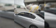 Wiener transportiert riesigen Schneemann auf BMW-Dach