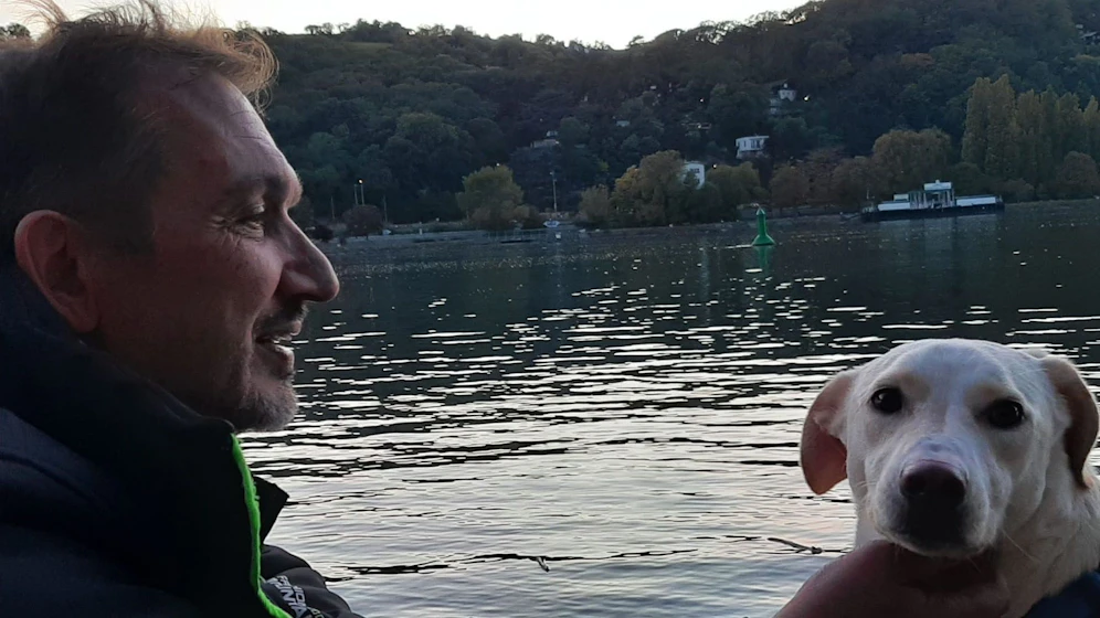 Roman O. und sein zweijähriger Hund 
