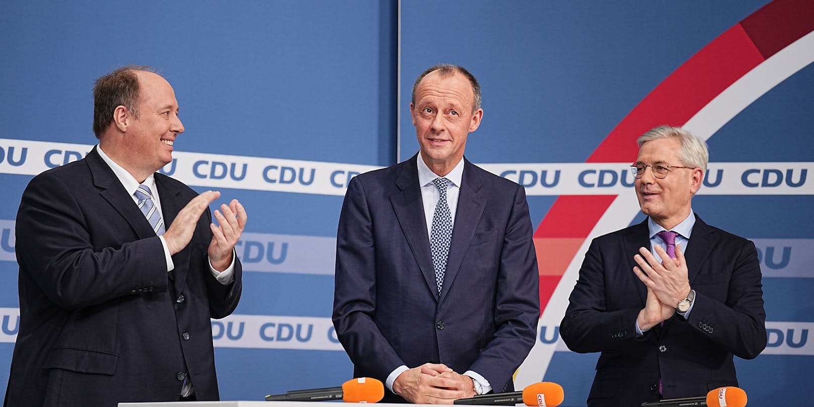Friedrich Merz (in der Mitte) wird 10. CDU-Chef.