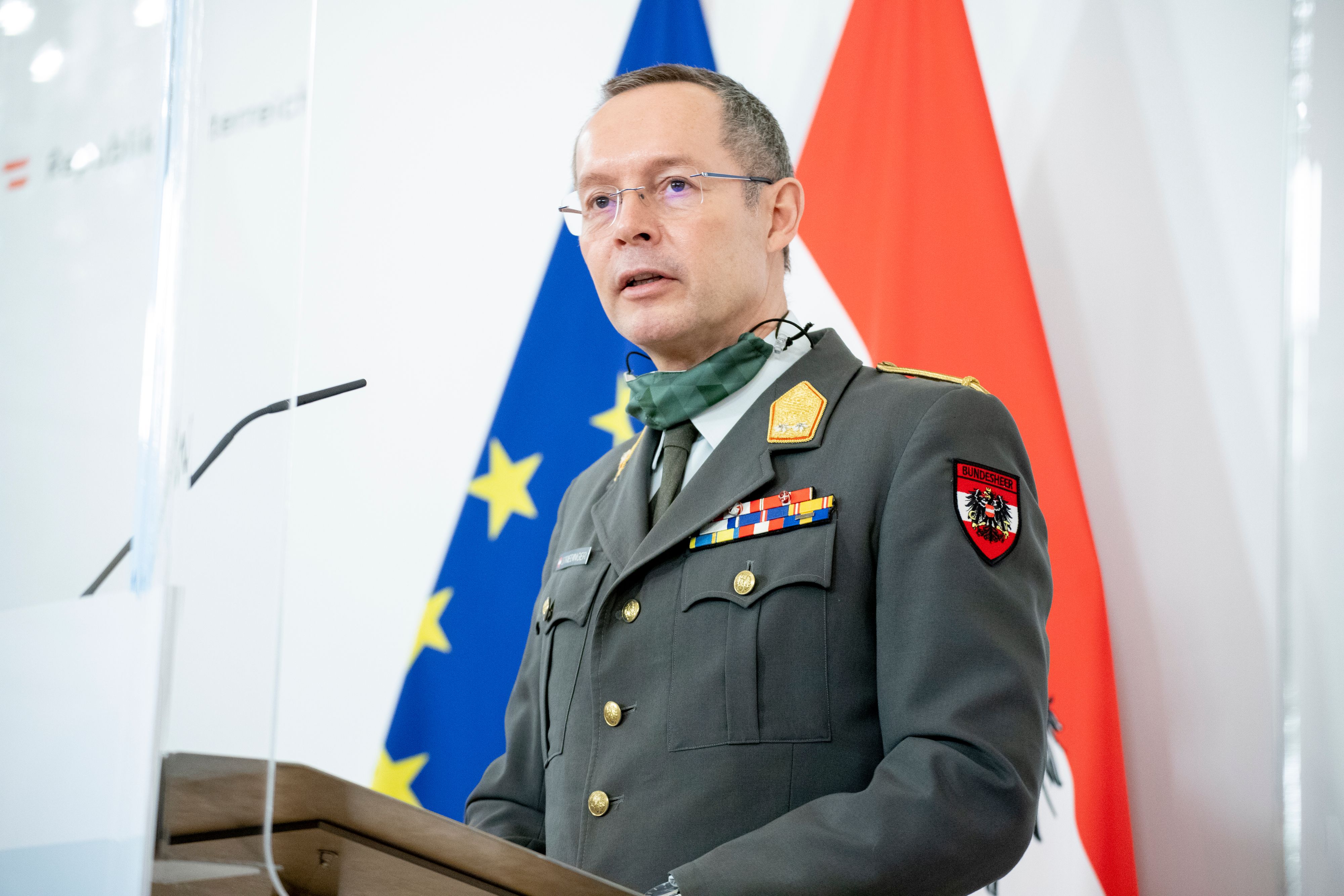 Download von www.picturedesk.com am 17.12.2021 (17:47).  Pressekonferenz im Bundeskanzleramt Wien zu den Ergebnissen der Corona-Testungen der Pädagoginnen und Pädagogen. Bild: Generalmajor Rudolf Striedinger. Wien, Österreich. 07.12.2020 // Press conference in the Federal Chancellery refering the Corona-tests of teachers. Picture: Major general Rudolf Striedinger. Vienna, Austria. December 7th, 2020 - 20201207_PD2067 - Rechteinfo: Rights Managed (RM)