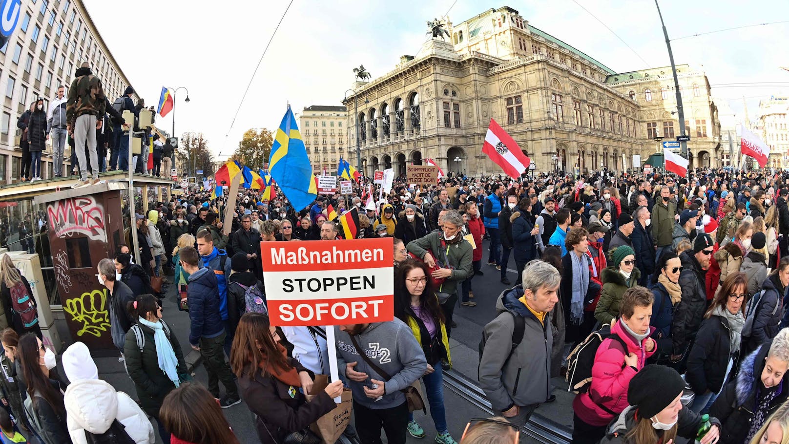Demo gegen die Corona-Maßnahmen in Wien. Auch für dieses Wochenende sind wieder welche angesagt (symbolbild)