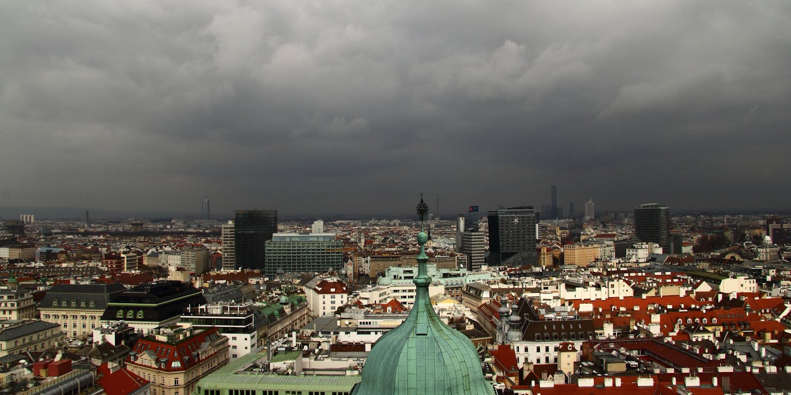 Teile Wiens werden am Sonntag von einem heftigen Sturm getroffen.