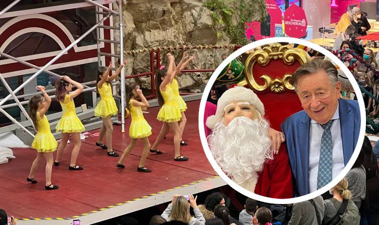 Richard Lugner ließ am Goldenen Sonntag in der "Lugner City" die Mäderl tanzen.