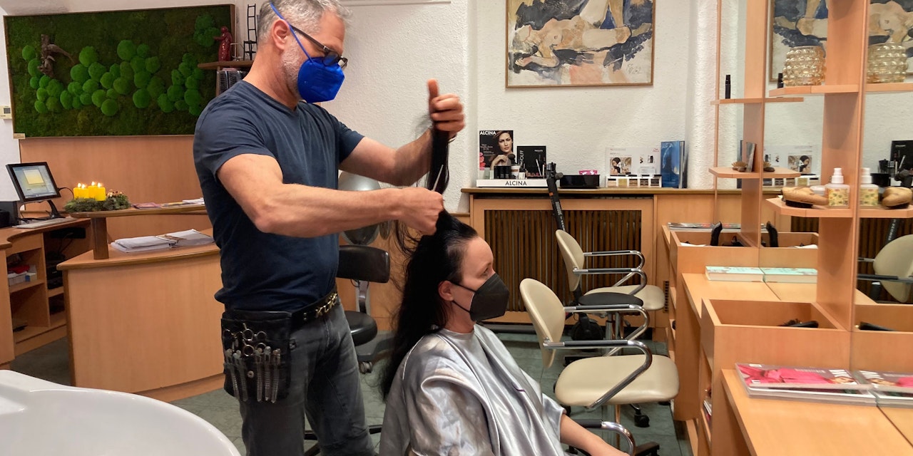 Oberösterreich Friseur hatte Sonntags offen, "Andrang war enorm" Heute.at