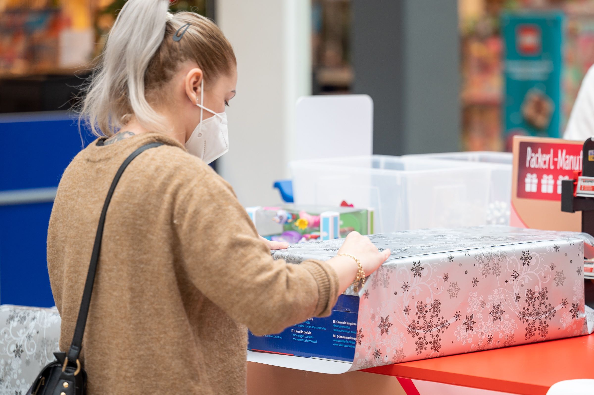Weihnachtsgeschenke wurden oft schon online bestellt oder am Freitag und Samstag gekauft.