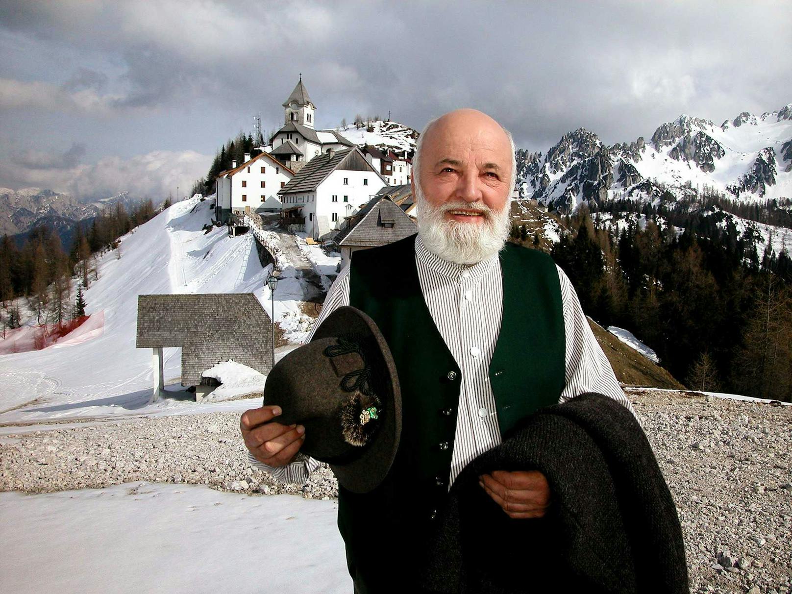 Sepp Forcher bei Monte Lussari anlässlich des Drehs von "Klingendes Österreich: An der Karnischen Dolomitenstraße", 2004