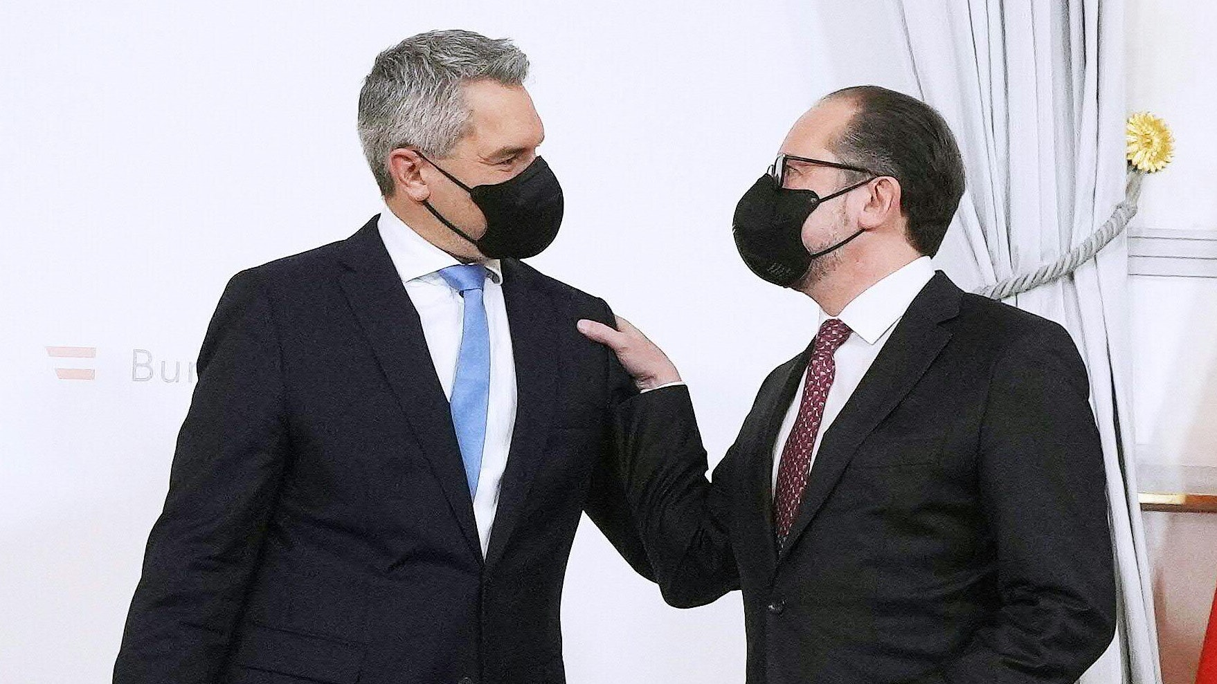 Die Kanzler-Rochade bescherte der ÖVP einen Absturz in den Umfragen. Dieser scheint nun gebremst.