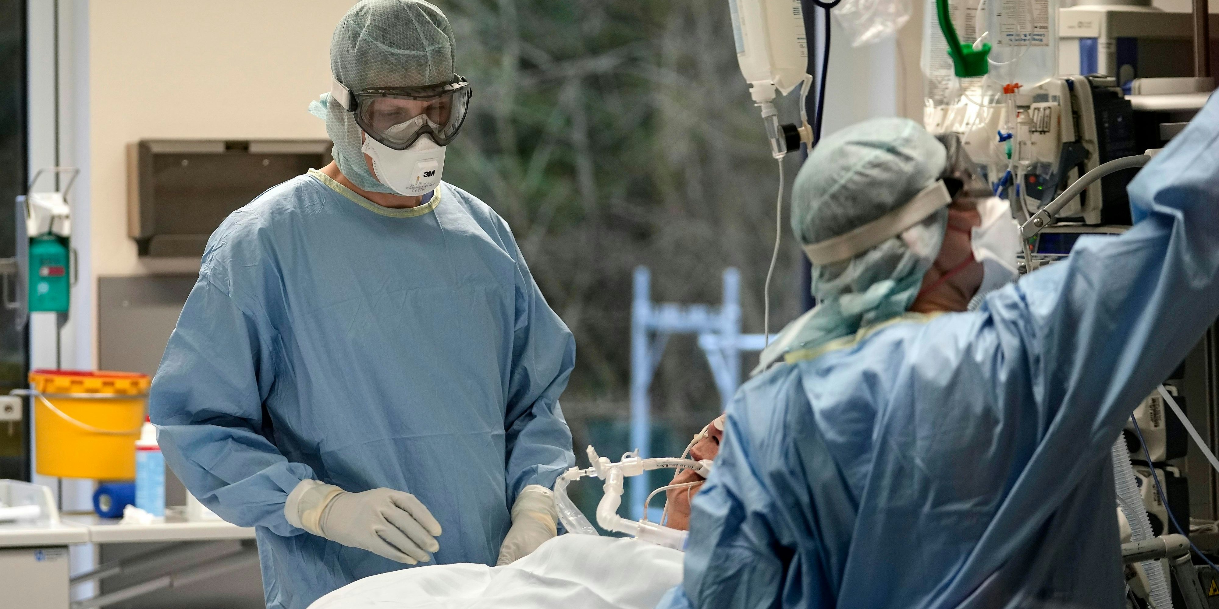 Aufgrund der Omikron-Welle ist mit massiven Ausfällen im Gesundheitspersonal zu rechnen.