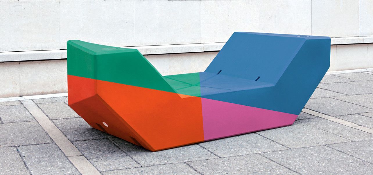 Im Frühjahr bekommt der Innenhof des MuseumsQuartiers Wien neue Möbel. Welche Farbe diese haben werden, darüber entscheiden wie immer die Wiener. Bis 12. Jänner kann online für eine von vier Farben gevotet werden.