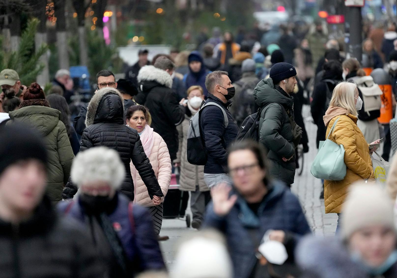 Auch in Deutschland werden die Regeln wegen der Omikron-Mutation verschärft. 