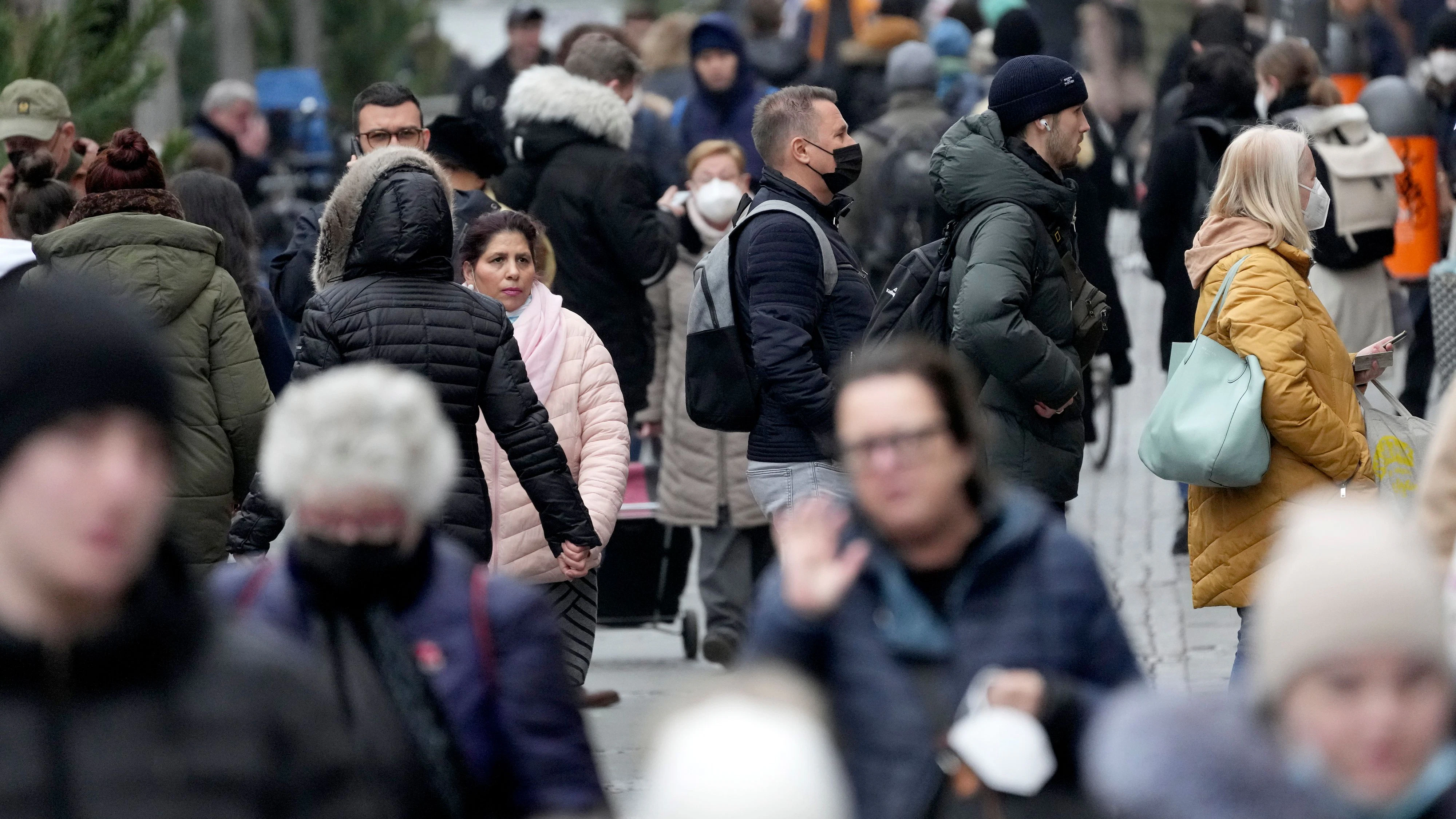 Auch in Deutschland werden die Regeln wegen der Omikron-Mutation verschärft. 