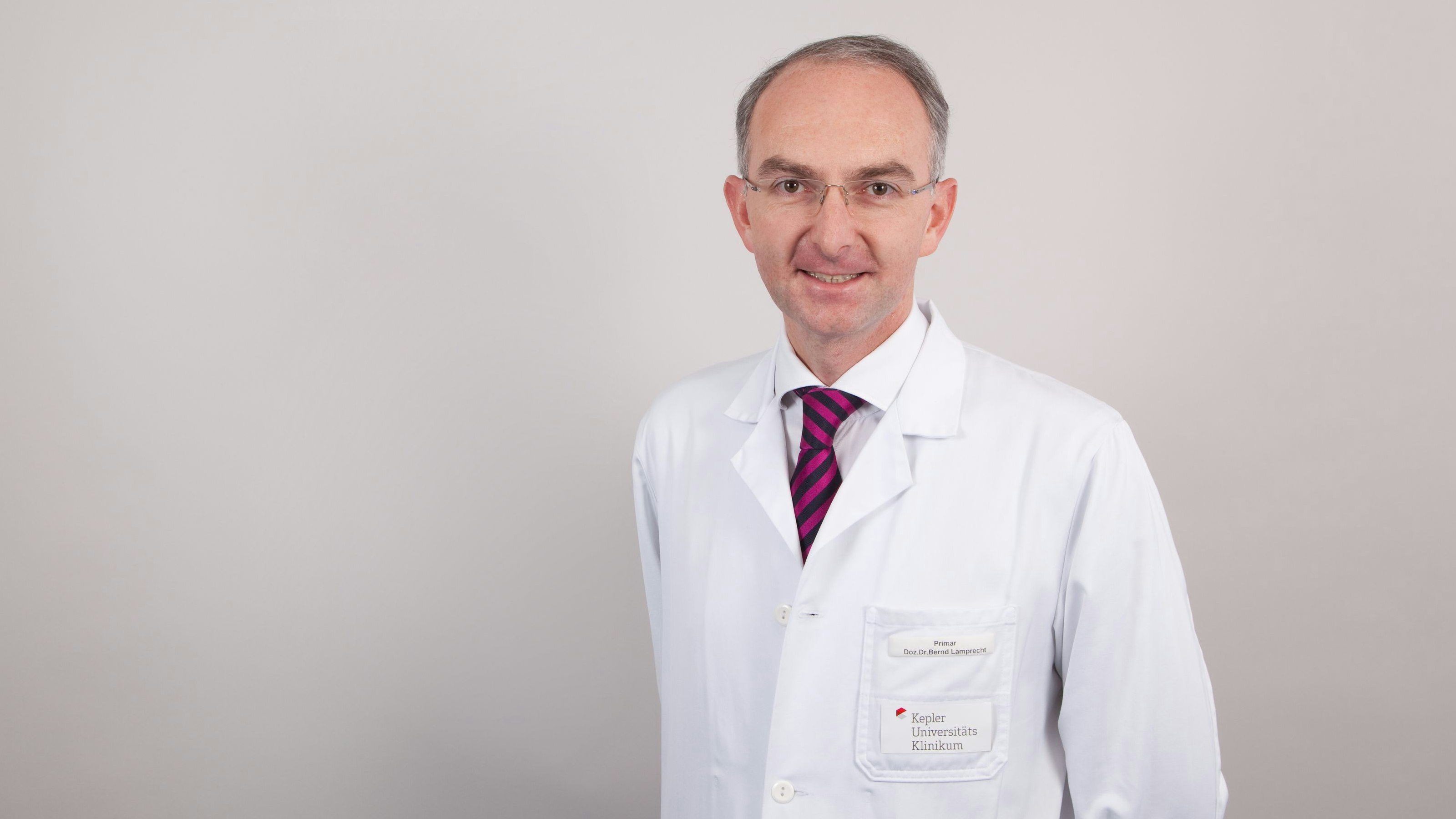 Bernd Lamprecht warnt davor die Omikron-Variant zu unterschätzen.