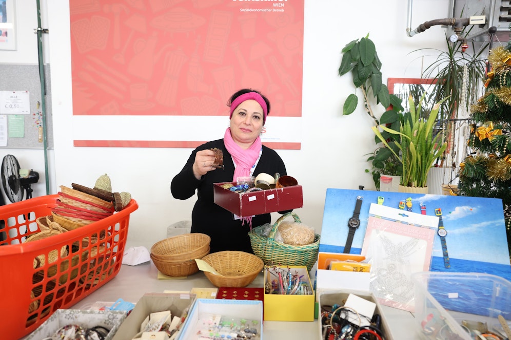 Nour Ö. sucht eine Teilzeitstelle im Verkauf. 