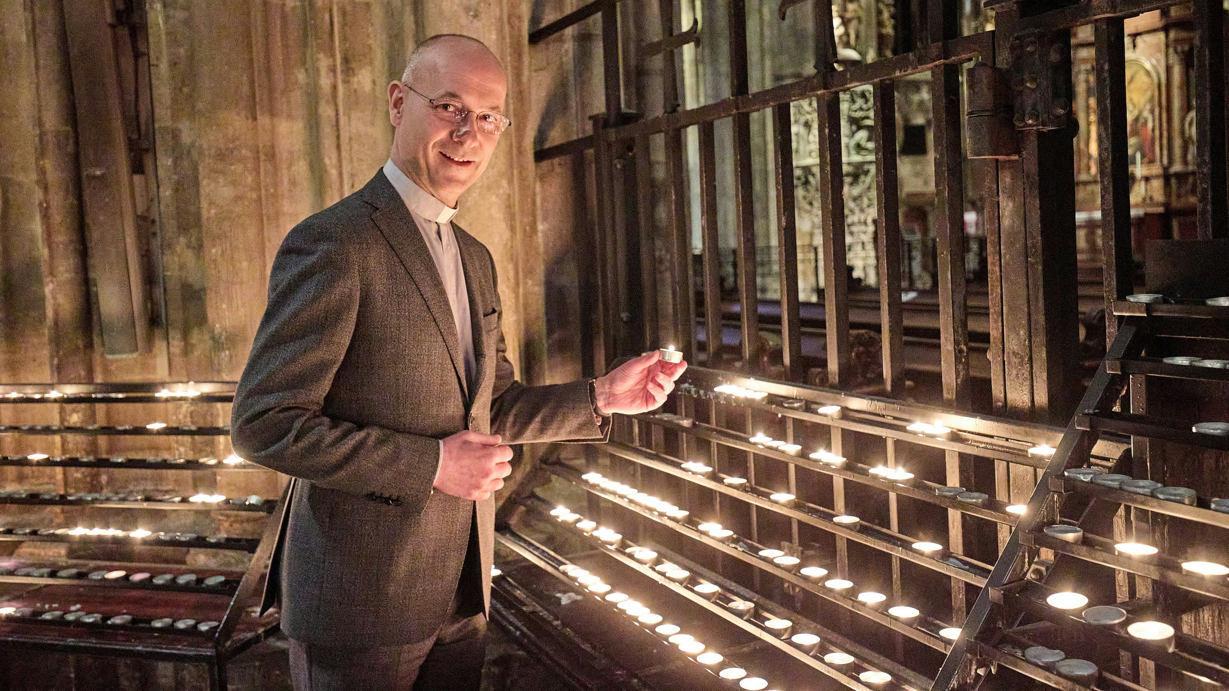 Download von www.picturedesk.com am 21.12.2021 (14:17).  Copyright: Starpix/ Alexander TUMA, 31.03.2021 Wien, Toni FABER, Präsentation der Kunstinstallation "Himmelsleiter für den Stephansdom " im Stephansdom Wien - 20210331_PD12308 - Rechteinfo: Rights Managed (RM)