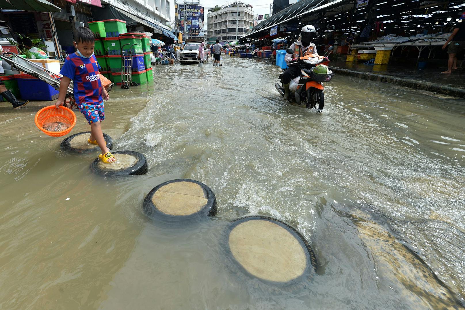 Bangkoks Stadtplaner arbeiten mit Hochdruck an einem neuen, gigantischen Abwassersystem, um einer Katastrophe zu entkommen.