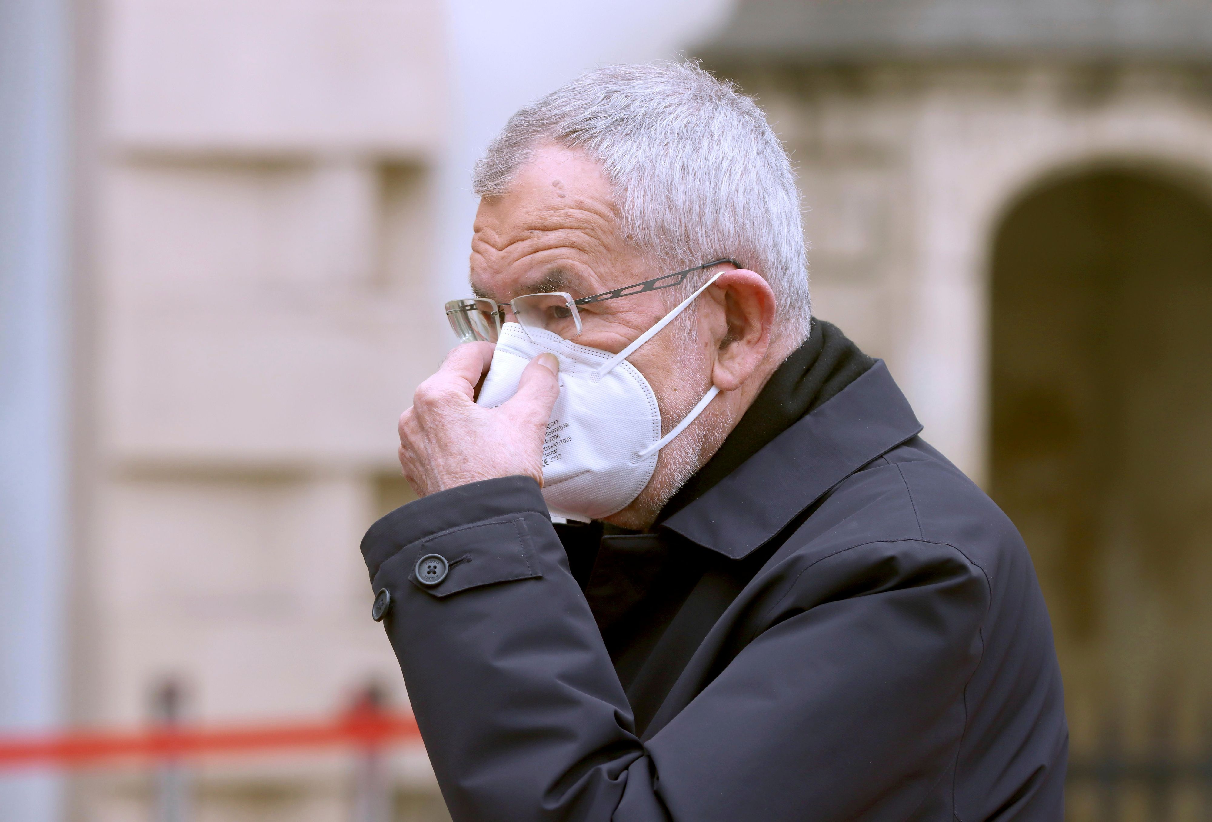 Van der Bellen appelliert an Bürger, Maßnahmen einzuhalten: Maske tragen hilft, sich selbst und andere Menschen zu schützen.
