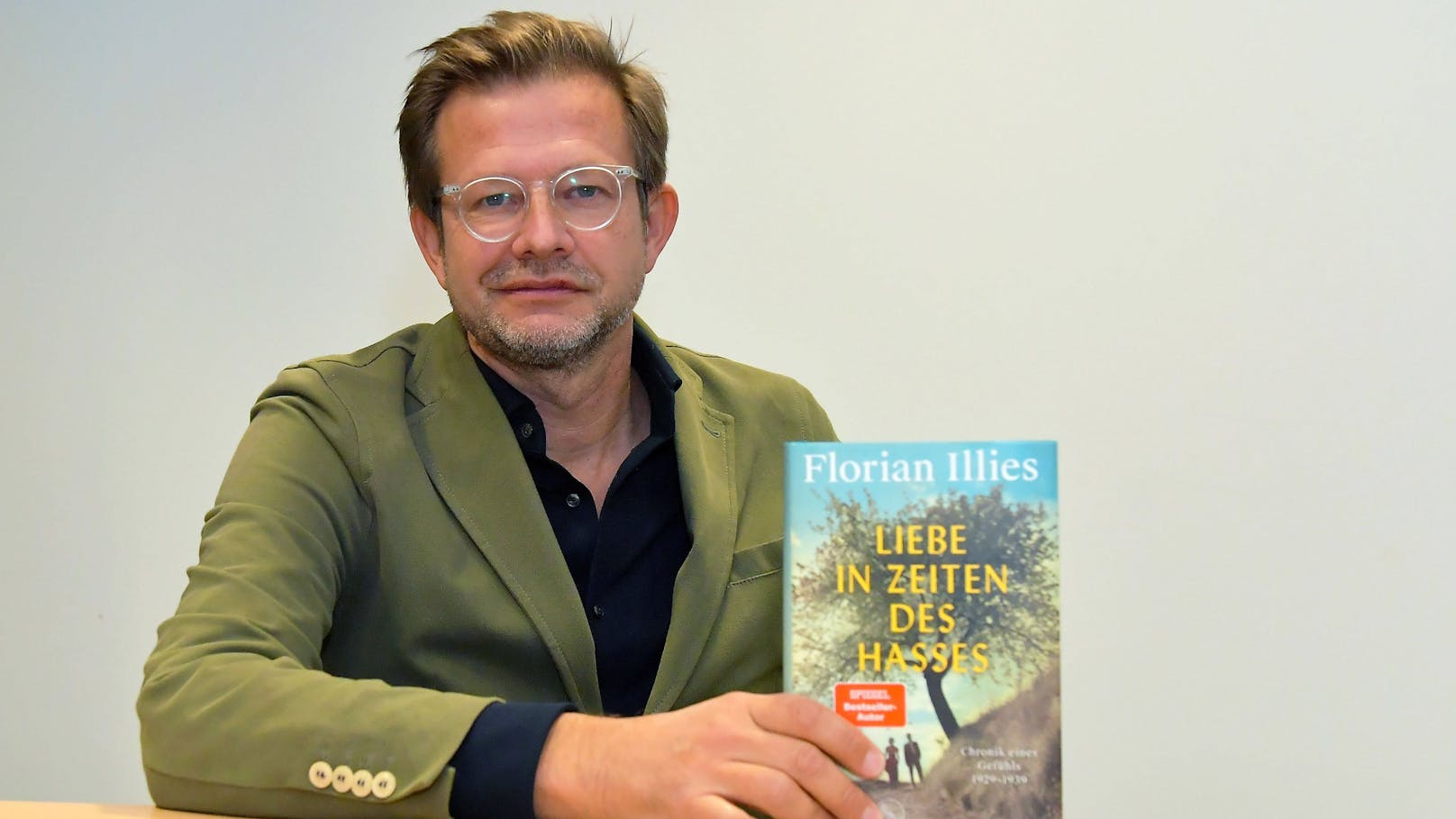 Autor Florian Illies mit "Liebe in Zeiten des Hasses"