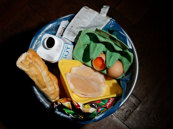 Lebensmittel sind kostbar und nicht für die Tonne. Gerade in der Weihnachtszeit landen besonders viele Lebensmittel im Müll.