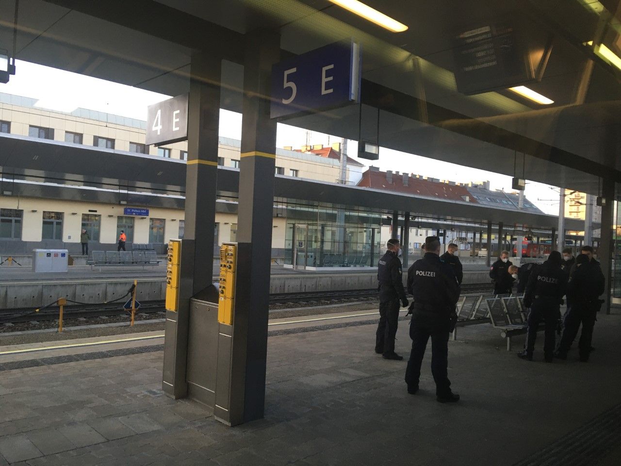 Polizei-Einsatz am Bahnhof in St. Pölten (NÖ)
