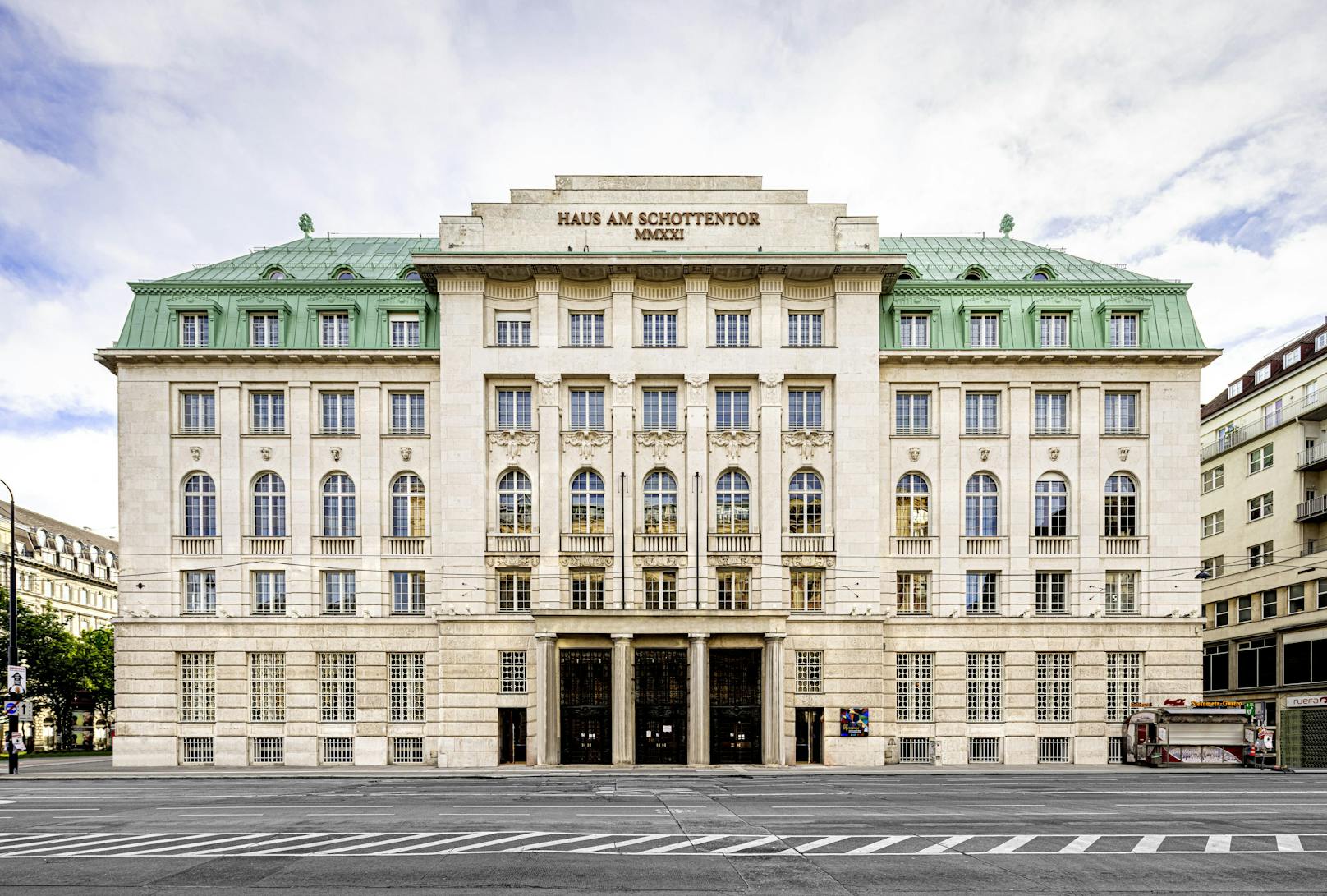 Der Tresor am Schottentor befindet sich in wohl einem der schönsten Häuser Wiens - im prestigeträchtigen "Haus am Schottentor" in der Inneren Stadt.