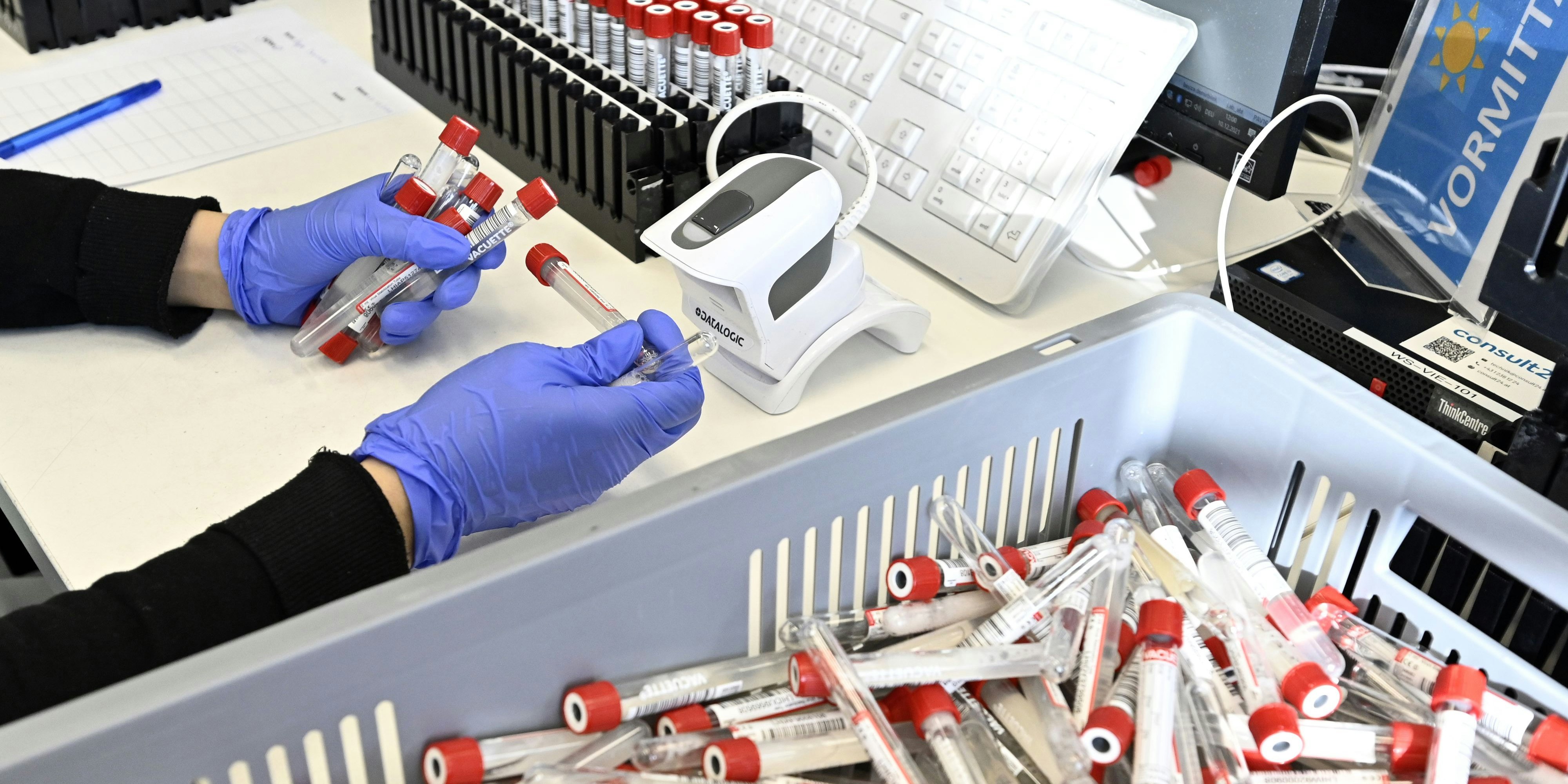 er Laboranbieter Lifebrain am Standort in der Klinik Wien-Penzing wertet die PCR-Tests des "Alles gurgelt"-Programms aus.