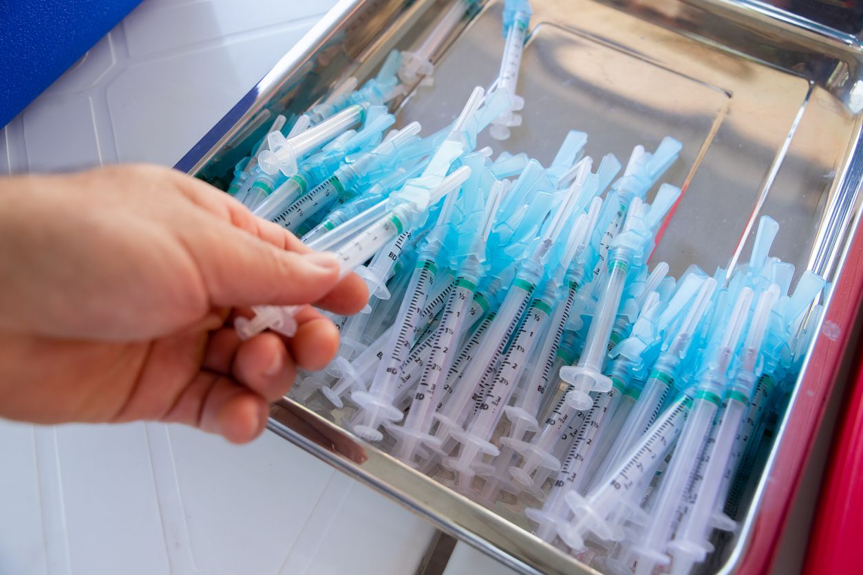 Tray with syringes prepared for vaccination against covid-19 in the immunization campaign held in Apucarana, Paraná