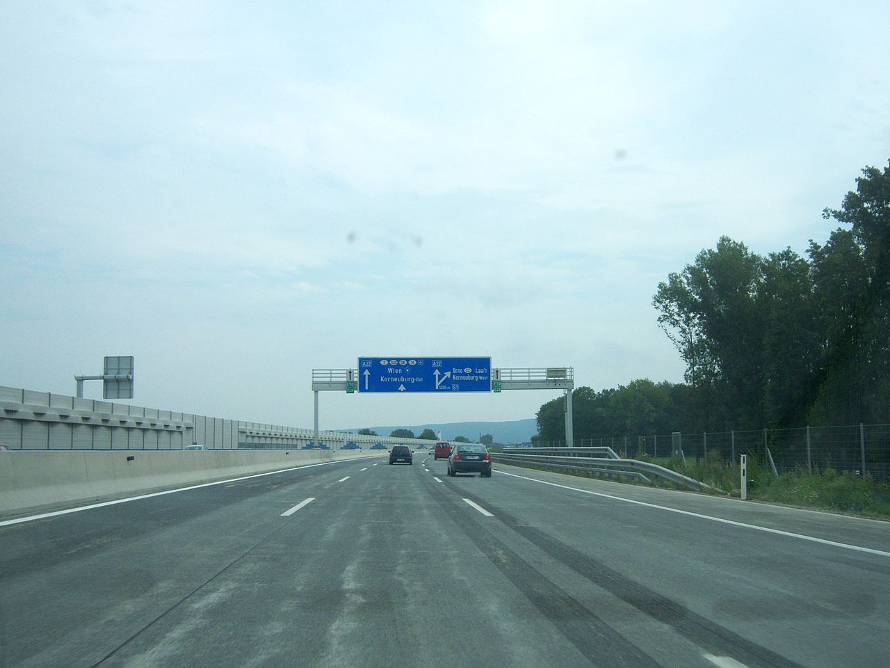 Die A22 vor Korneuburg in Richtung Wien.