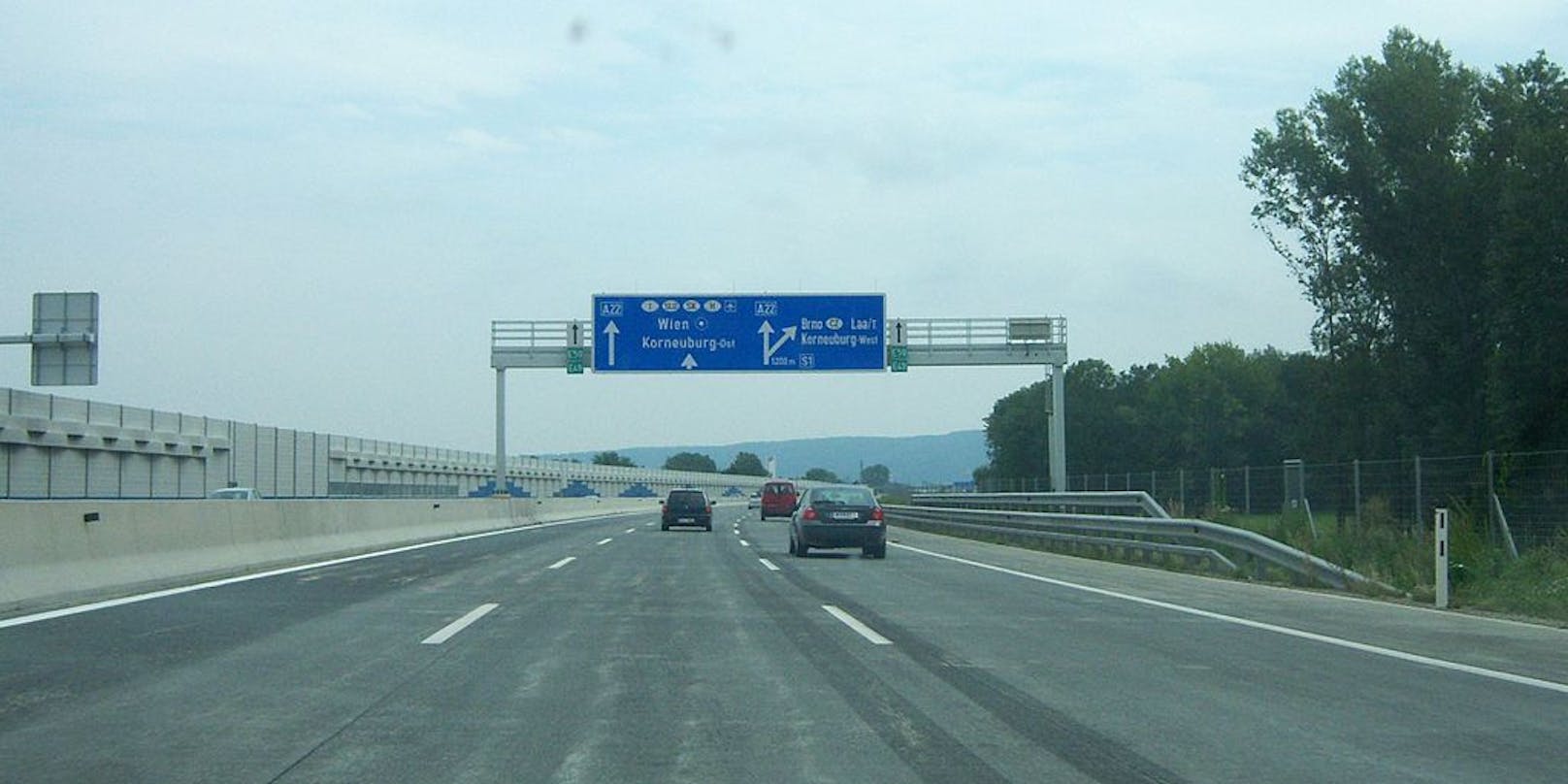 Die A22 vor Korneuburg in Richtung Wien.