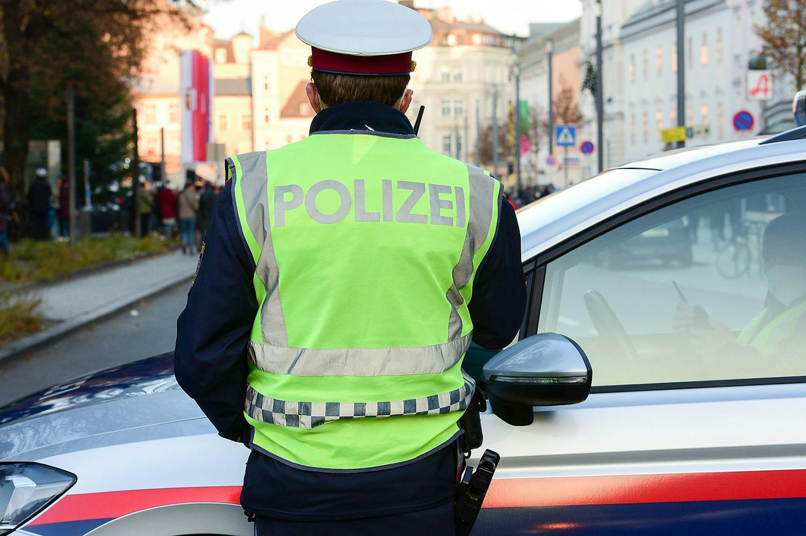 Die Polizei ermittelt in mehreren Fällen, in denen sich Personen absichtlich mit Corona angesteckt haben sollen.