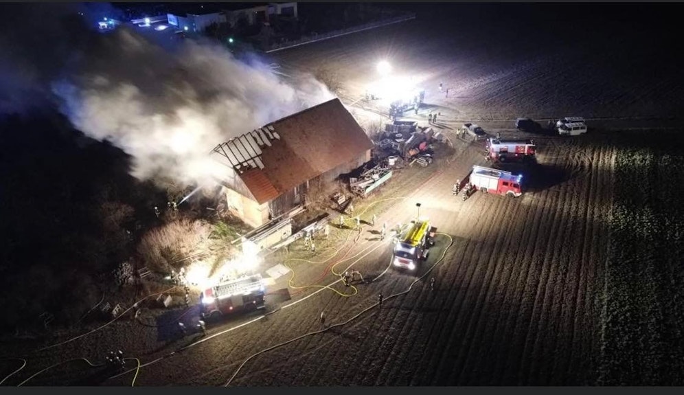 120 Silberhelme kämpften gegen die Flammen.