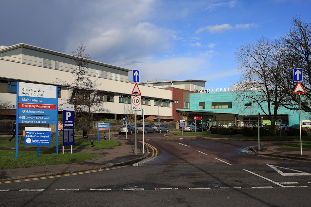 Der Mann wurde im Gloucestershire Royal Hospital behandelt. 