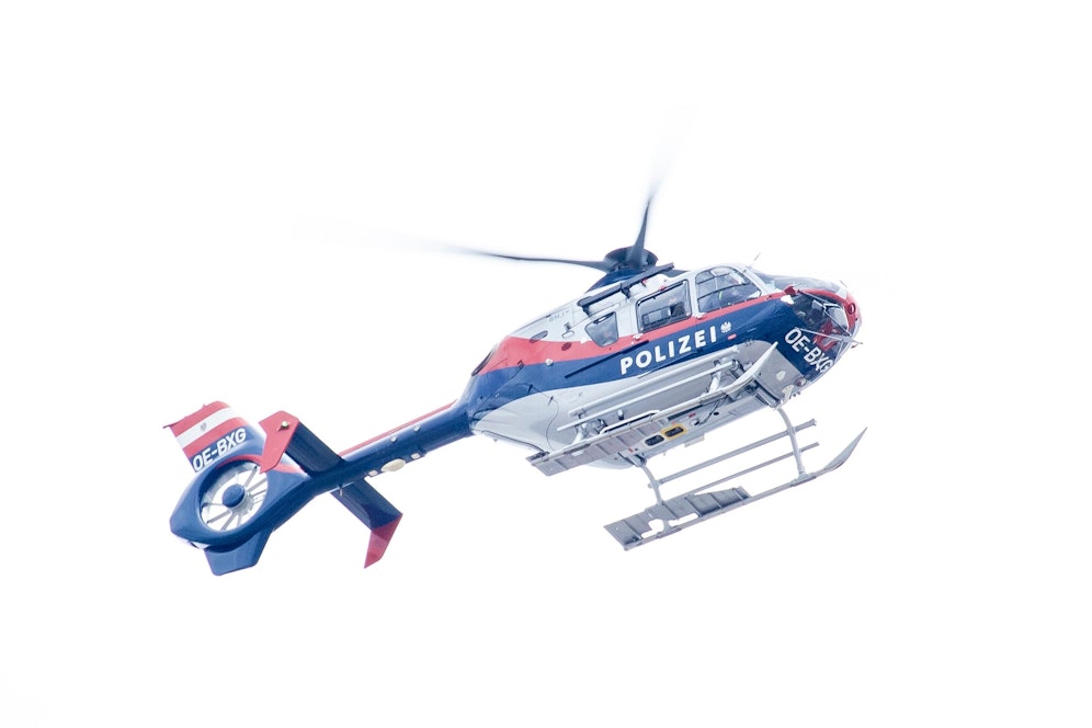 Der Leichnam wurde mittels Polizeihubschrauber geborgen. Symbolbild. 