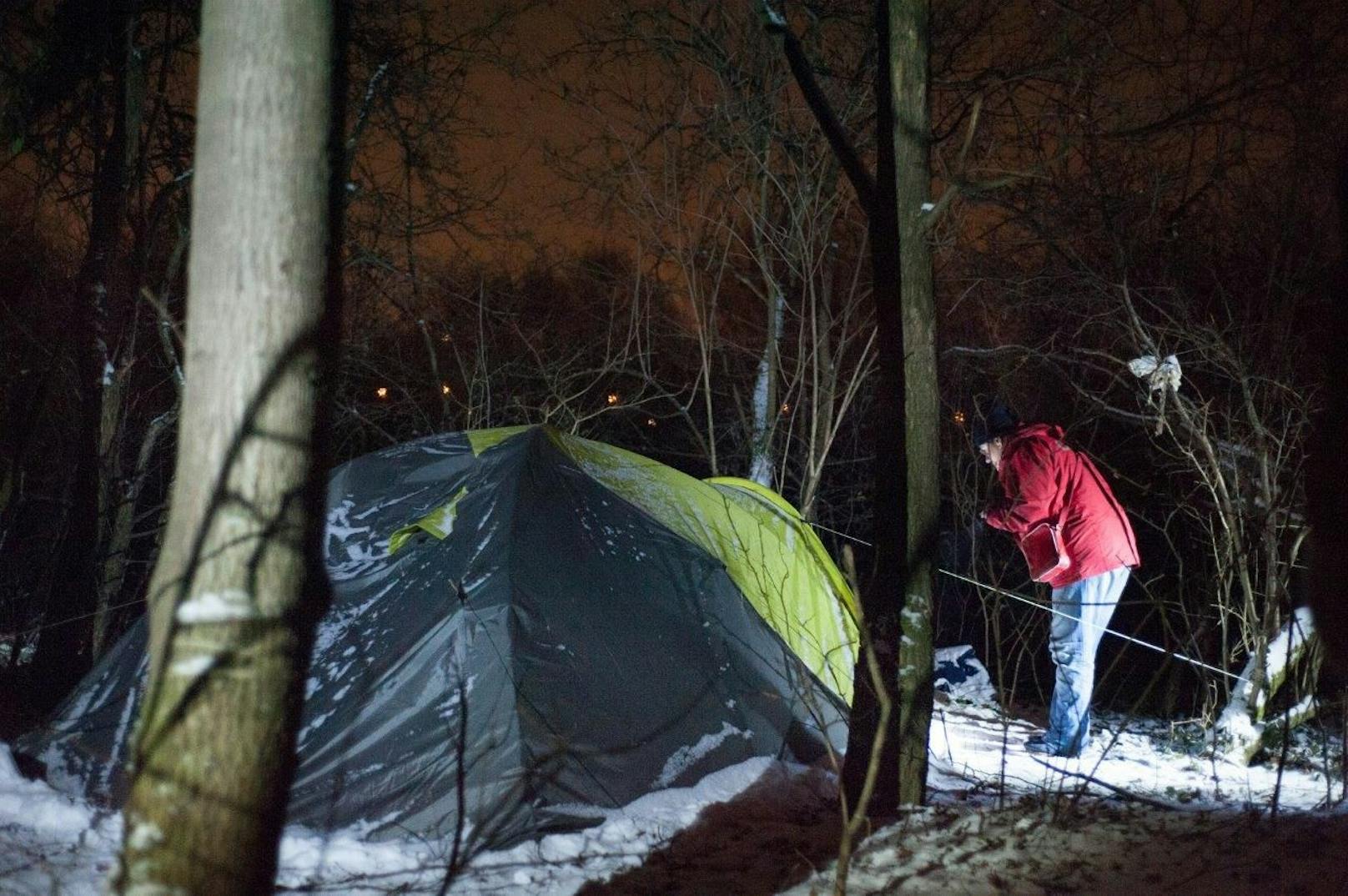 In diesem Zelt in einem Wald in Wien-Penzing lebt die obdachlose Frau nun schon den zweiten Winter.