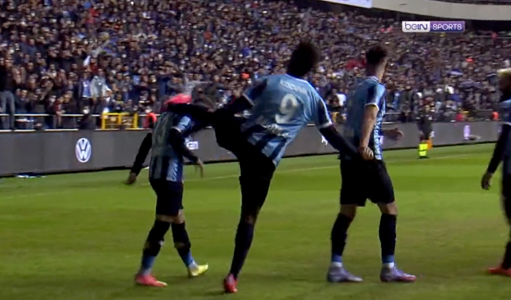 Mario Balotelli mit einem außergewöhnlichen Torjubel.